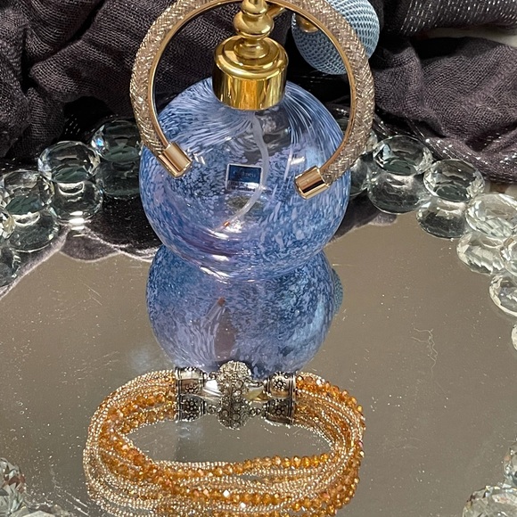 Two bracelets. Gold-tone bangle w/glass beads, gold-beads w/silver-tone clasp. - Picture 4 of 4